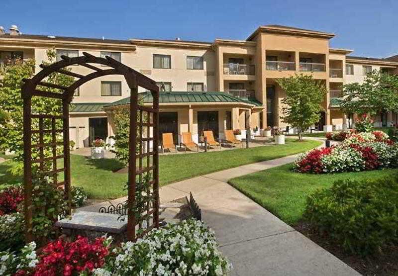 Courtyard Parsippany Hotel Exterior foto